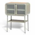 **Moderne kast met glazen deuren en metalen onderstel**